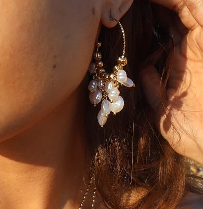 Elegant waterproof gold hoop earrings for women – tarnish-resistant minimalist fashion jewelry, perfect for everyday or special occasions.