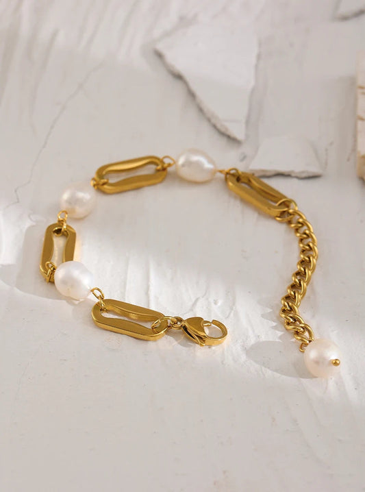 Rosalina - Elegant Pearl Chain Bracelet