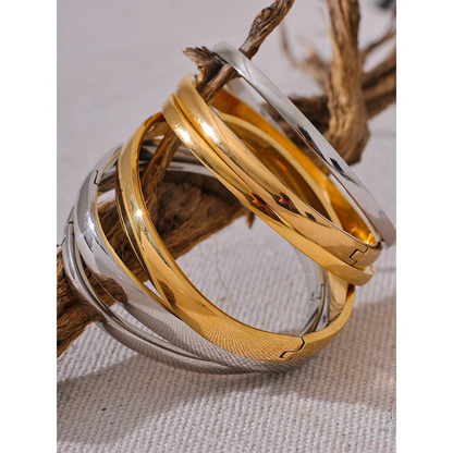 Chloé - Smooth Minimalist Bracelet