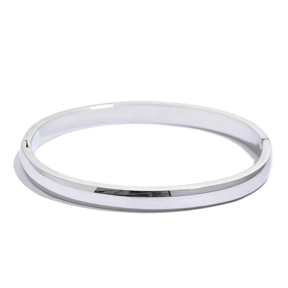 Chloé - Smooth Minimalist Bracelet