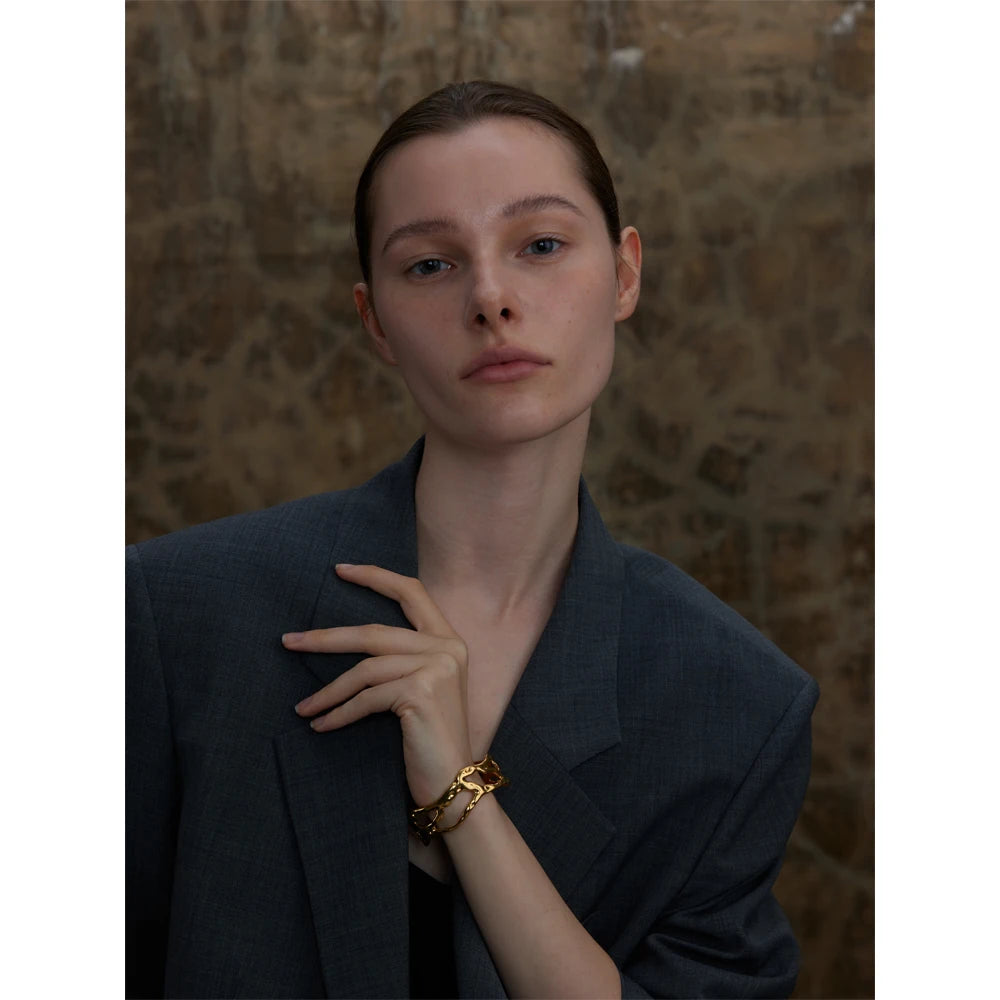 Arwen - Wide Hollow Bangle