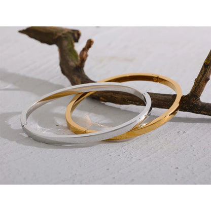 Chloé - Smooth Minimalist Bracelet