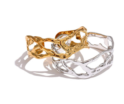 Arwen - Wide Hollow Bangle